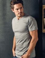 Premium V-Neck-T